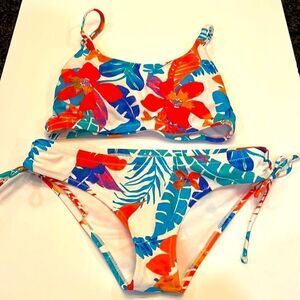 Swimsuit 2 piece Raisin is the brand Small